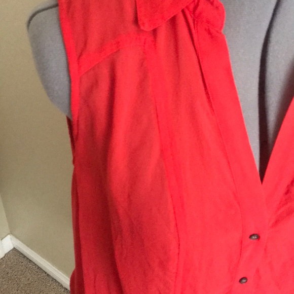 Silk Button Down Tank - Picture 4 of 7